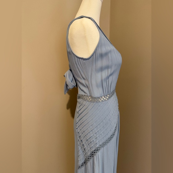 Reiss stunning blue dress size 4 never worn
Open back with tie - Picture 13 of 16